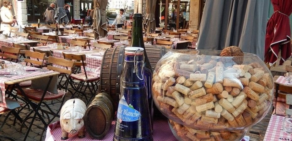 Les terrasse d'un bouchon Lyonnais