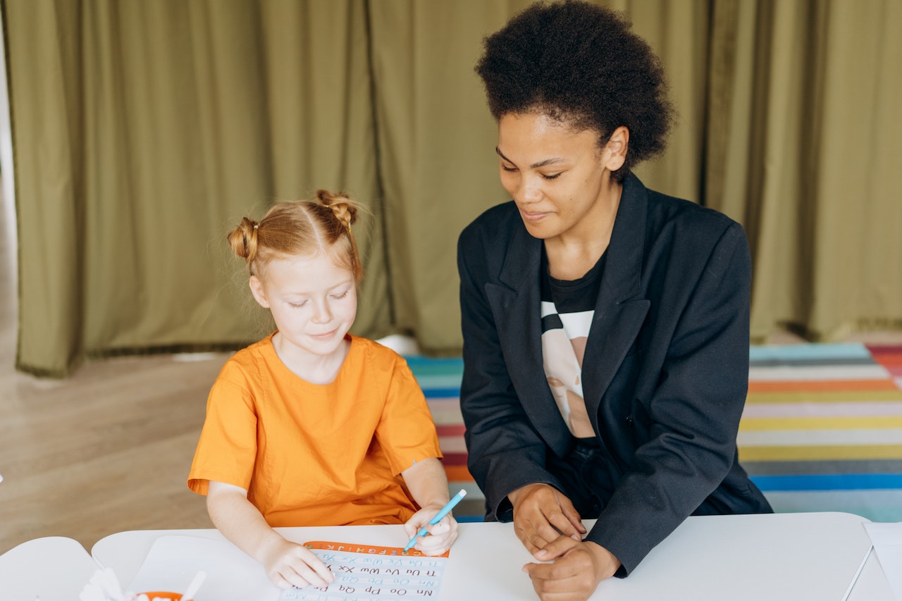 Qu'est-ce que l'éducation autoritaire ?